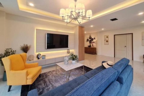 Chalet de 5 dormitorios en Chiang Mai, Tailandia № 155333 - foto 5