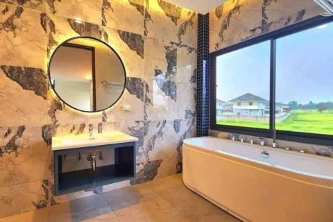 Chalet de 5 dormitorios en Chiang Mai, Tailandia № 155333 - foto 12