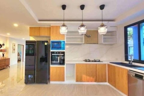 Chalet de 5 dormitorios en Chiang Mai, Tailandia № 155333 - foto 8
