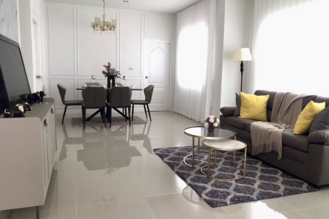 Casa de 3 dormitorios en Pattaya, Tailandia № 203521 - foto 4