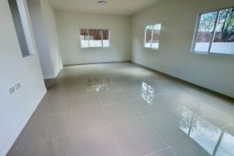 Casa de 4 dormitorios en Pattaya, Tailandia № 203523 - foto 7