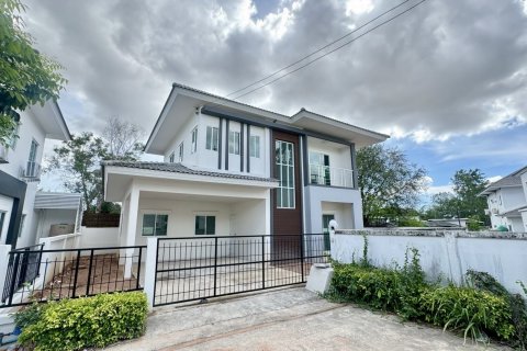 Casa de 4 dormitorios en Pattaya, Tailandia № 203523 - foto 3