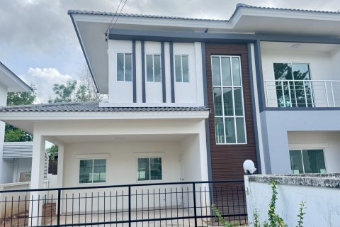 Casa de 4 dormitorios en Pattaya, Tailandia № 203523 - foto 4