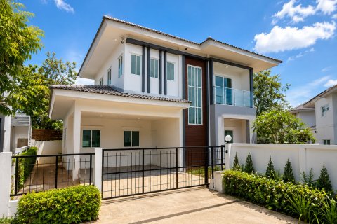 Casa de 4 dormitorios en Pattaya, Tailandia № 203523 - foto 2