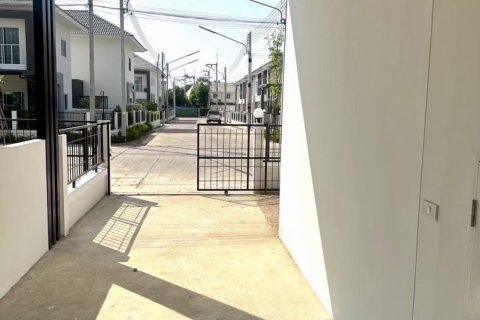 Casa de 3 dormitorios en Pattaya, Tailandia № 203522 - foto 3