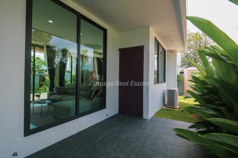 Casa de 3 dormitorios en Pattaya, Tailandia № 68541 - foto 2