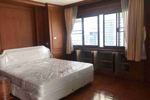 Condo in Bangkok, Thailand, 3 bedrooms  № 184082