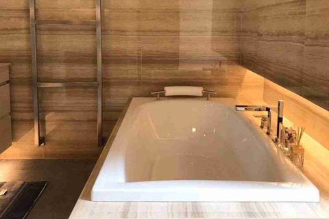 Condominio de 3 dormitorios en Bangkok, Tailandia № 184079 - foto 12