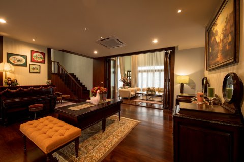 Chalet de 7 dormitorios en Saraphi, Tailandia № 133918 - foto 13
