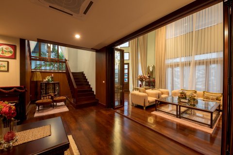 Chalet de 7 dormitorios en Saraphi, Tailandia № 133918 - foto 15