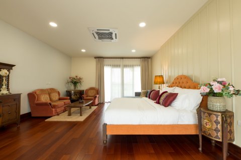 Chalet de 7 dormitorios en Saraphi, Tailandia № 133918 - foto 27