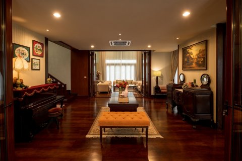 Chalet de 7 dormitorios en Saraphi, Tailandia № 133918 - foto 11