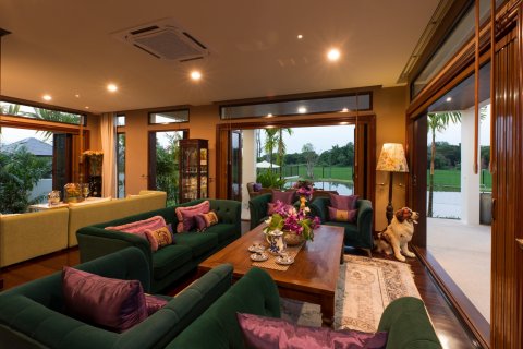 Chalet de 5 dormitorios en Saraphi, Tailandia № 133914 - foto 3