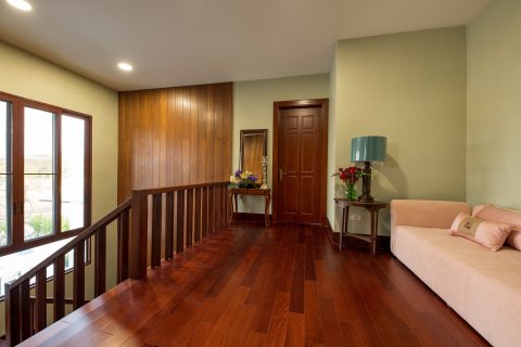 Chalet de 5 dormitorios en Saraphi, Tailandia № 133914 - foto 10
