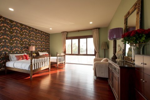 Chalet de 5 dormitorios en Saraphi, Tailandia № 133914 - foto 27