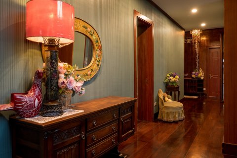 Chalet de 5 dormitorios en Saraphi, Tailandia № 133914 - foto 12