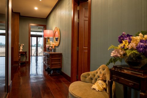Chalet de 5 dormitorios en Saraphi, Tailandia № 133914 - foto 13