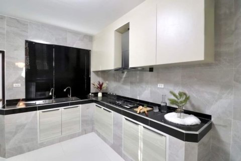 Casa de 3 dormitorios en Pattaya, Tailandia № 157657 - foto 4
