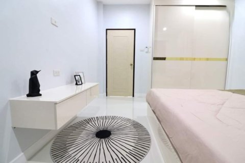 Casa de 3 dormitorios en Pattaya, Tailandia № 157657 - foto 10