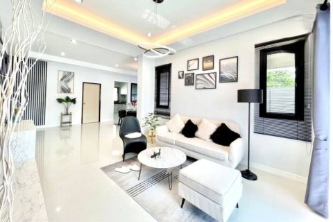 Casa de 3 dormitorios en Pattaya, Tailandia № 157657 - foto 2