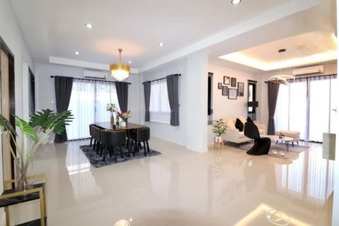 Casa de 3 dormitorios en Pattaya, Tailandia № 157657 - foto 5