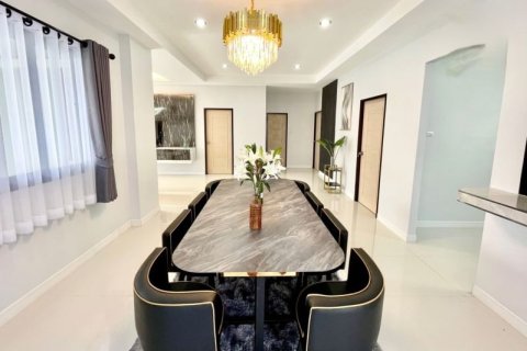 Casa de 3 dormitorios en Pattaya, Tailandia № 157657 - foto 3