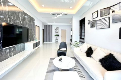 Casa de 3 dormitorios en Pattaya, Tailandia № 157657 - foto 12