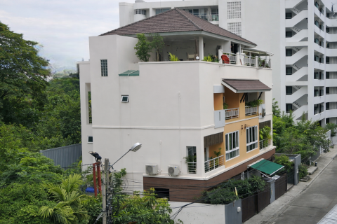Reihenhaus in Watthana, Bangkok, Thailand 8 Schlafzimmer № 173159