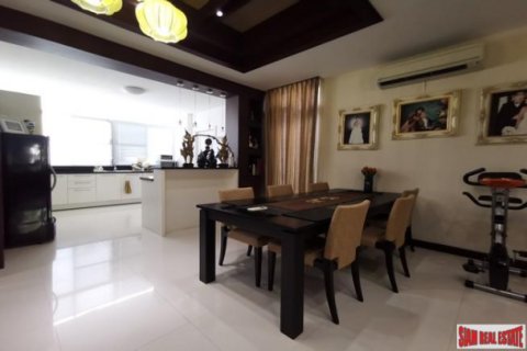 Casa de 4 dormitorios en Pattaya, Tailandia № 194154 - foto 4