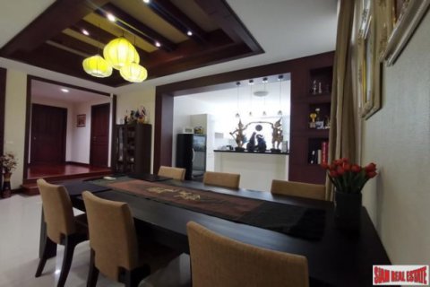 Casa de 4 dormitorios en Pattaya, Tailandia № 194154 - foto 5