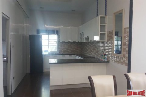 Chalet de 4 dormitorios en Hua Hin, Tailandia № 194160 - foto 3