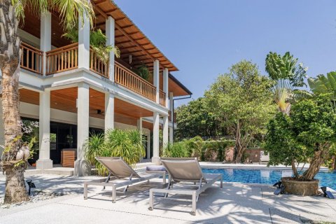 Chalet de 5 dormitorios en Phuket, Tailandia № 163211 - foto 16