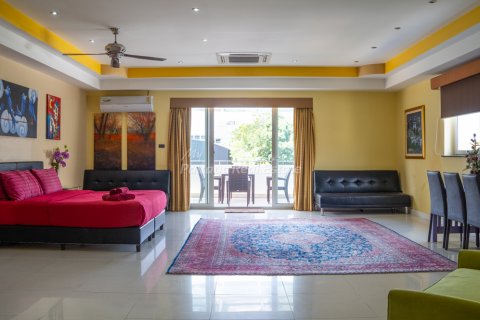 Casa de 8 dormitorios en Bang Lamung, Tailandia № 134770 - foto 15
