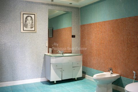 Casa de 8 dormitorios en Bang Lamung, Tailandia № 134770 - foto 19