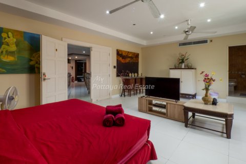 Casa de 8 dormitorios en Bang Lamung, Tailandia № 134770 - foto 9