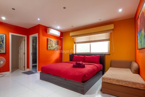 Casa de 8 dormitorios en Bang Lamung, Tailandia № 134770 - foto 26