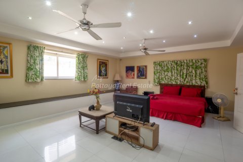 Casa de 8 dormitorios en Bang Lamung, Tailandia № 134770 - foto 8