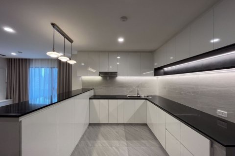 Eigentumswohnung in Watthana, Bangkok, Thailand, 3 Schlafzimmer  № 70797 - Foto 2