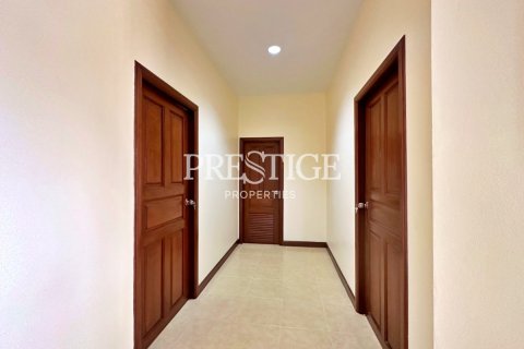 House in Pattaya, Thailand 3 bedrooms № 198640 - photo 12