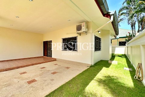 House in Pattaya, Thailand 3 bedrooms № 198640 - photo 15
