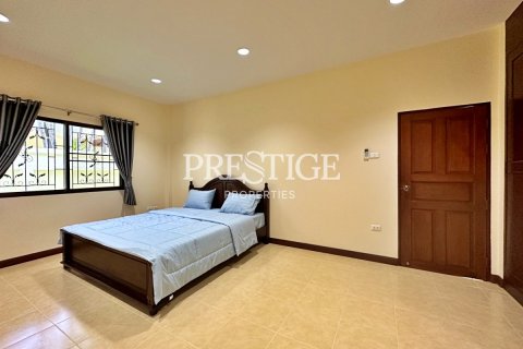 House in Pattaya, Thailand 3 bedrooms № 198640 - photo 9