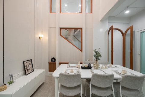 Adosado de 2 dormitorios en Bangkok, Tailandia № 133781 - foto 3