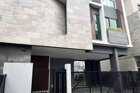 Chalet de 4 dormitorios en Bangkok, Tailandia № 133784 - foto 18