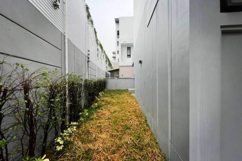 Chalet de 4 dormitorios en Bangkok, Tailandia № 133784 - foto 22