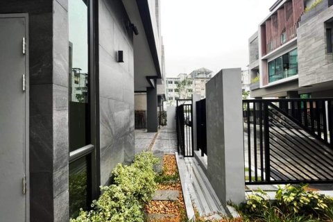 Chalet de 4 dormitorios en Bangkok, Tailandia № 133784 - foto 24