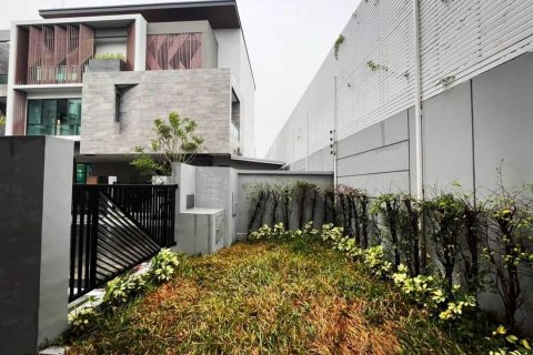 Chalet de 4 dormitorios en Bangkok, Tailandia № 133784 - foto 23