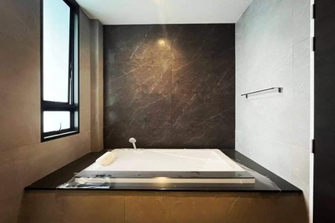 Chalet de 4 dormitorios en Bangkok, Tailandia № 133784 - foto 10