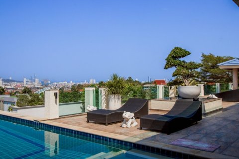 Casa de 7 dormitorios en Pattaya, Tailandia № 163919 - foto 14