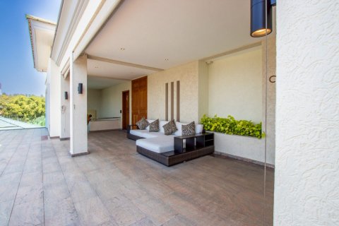 Casa de 7 dormitorios en Pattaya, Tailandia № 163919 - foto 16