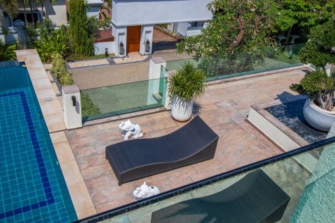 Casa de 7 dormitorios en Pattaya, Tailandia № 163919 - foto 15